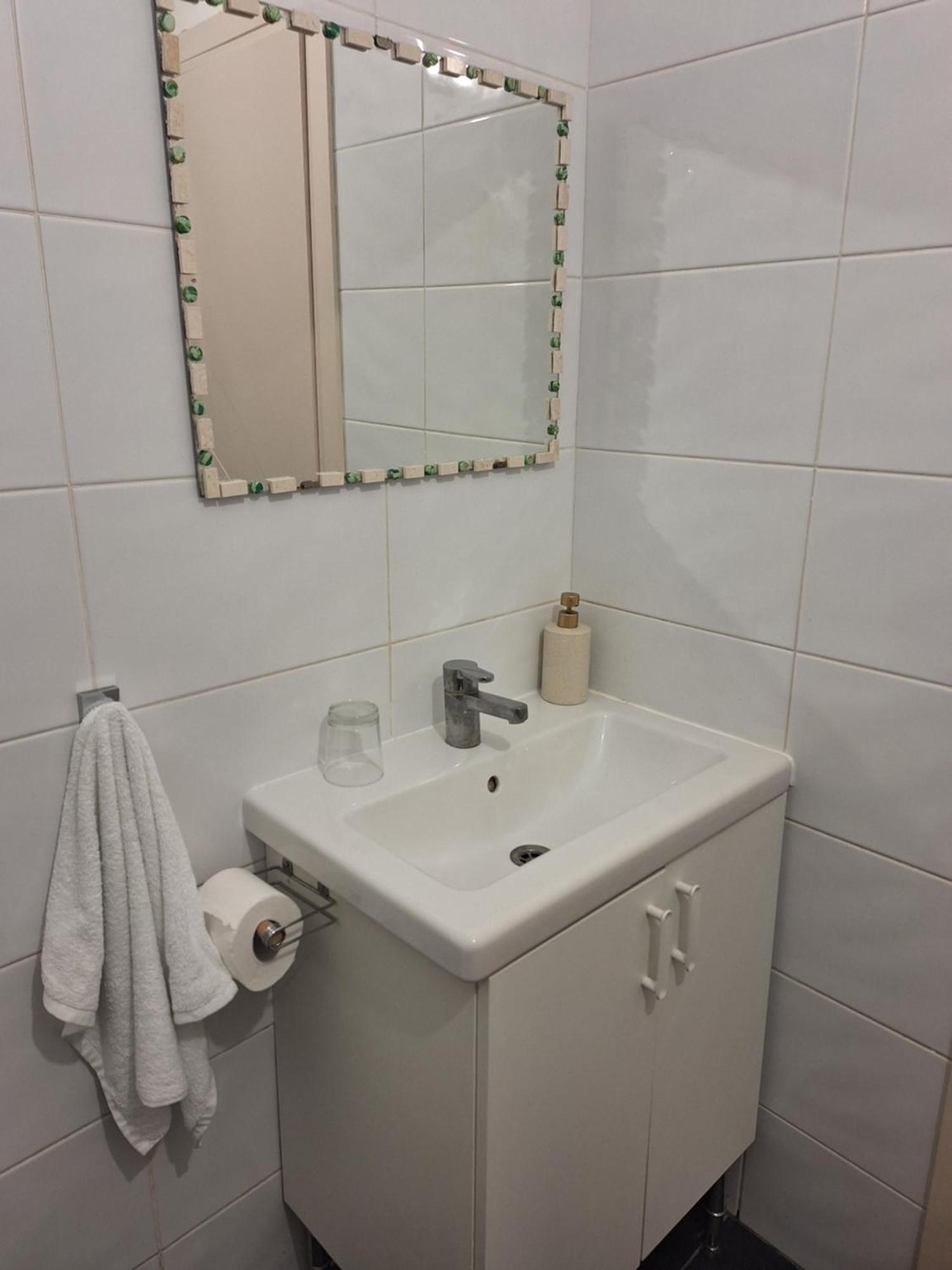 Amazing Apartment For 3 Guests Steps From The Beach Netanya Eksteriør bilde
