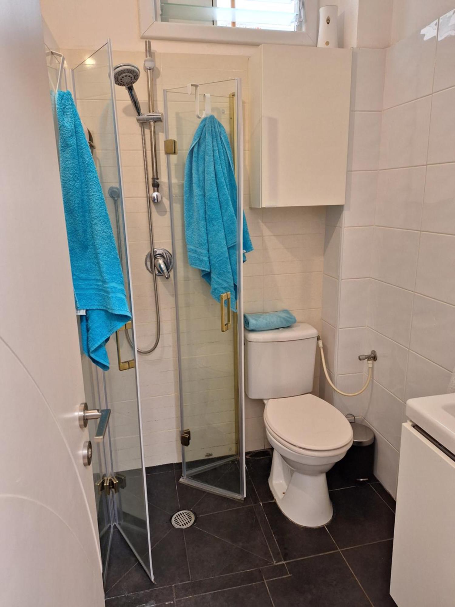 Amazing Apartment For 3 Guests Steps From The Beach Netanya Eksteriør bilde